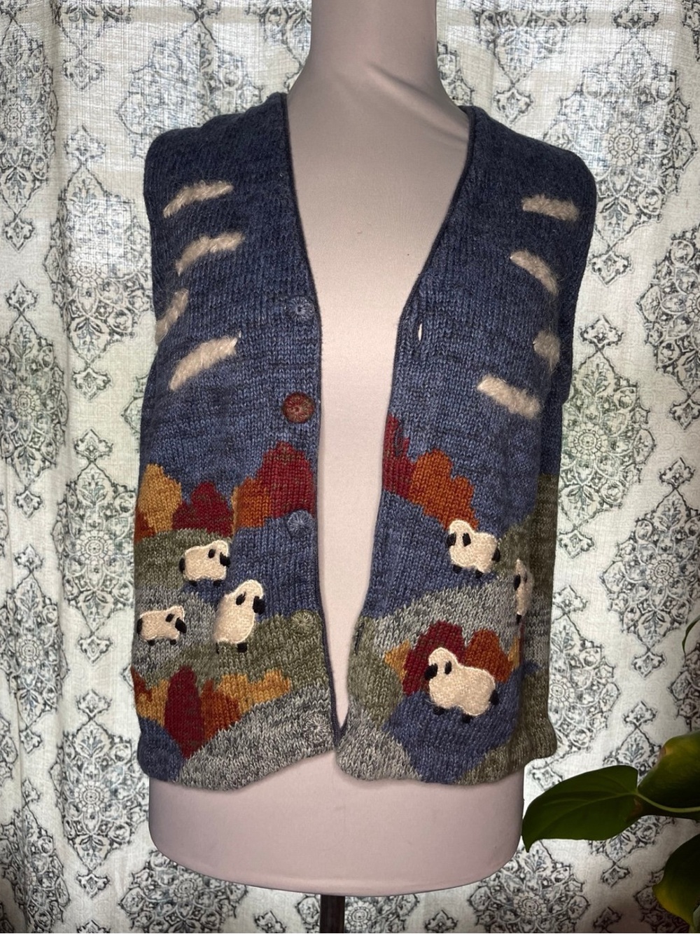PBJ SPORT sheep sweater vest